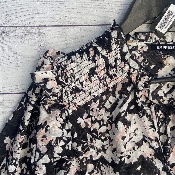 EXPRESS Metallic Floral Ruffle Top - Picture 5 of 16